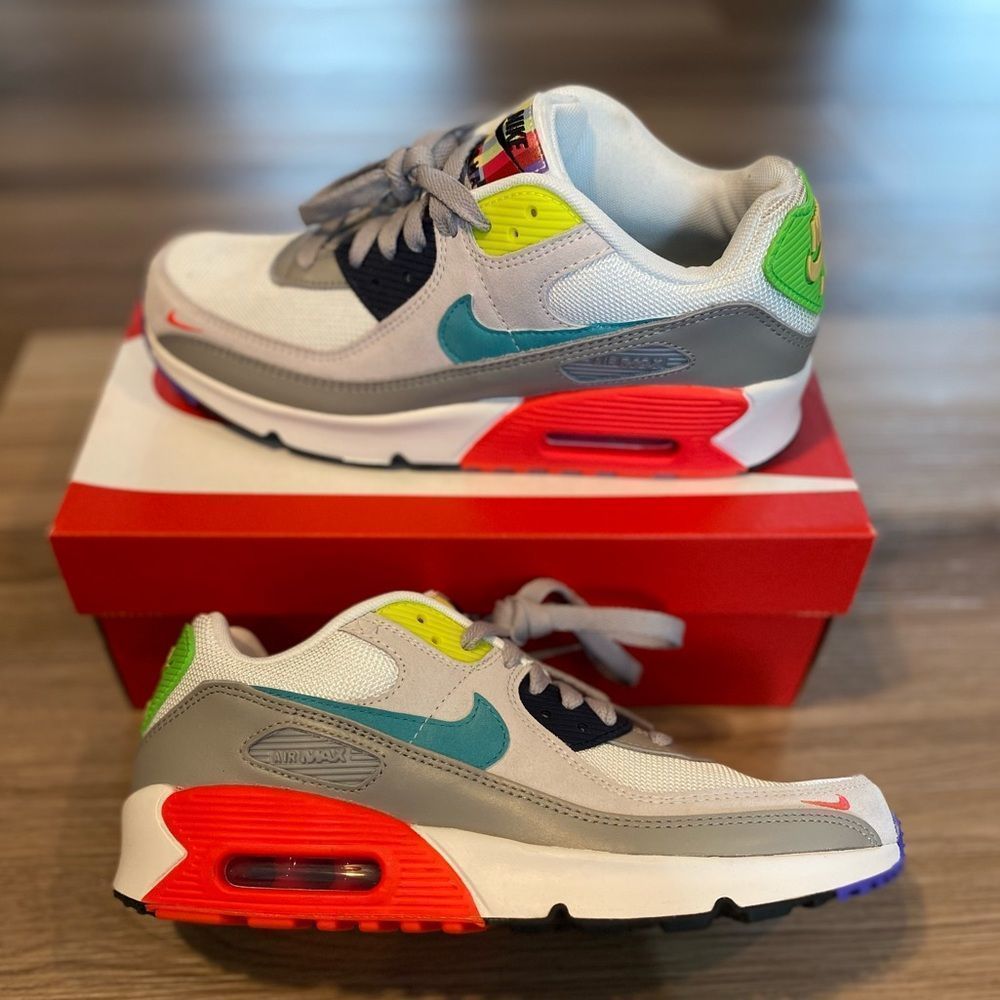 Nike Air Max 90 Evolution of Icon Grey Purple Size 7Y Womens Size 8.5 DA5653-001